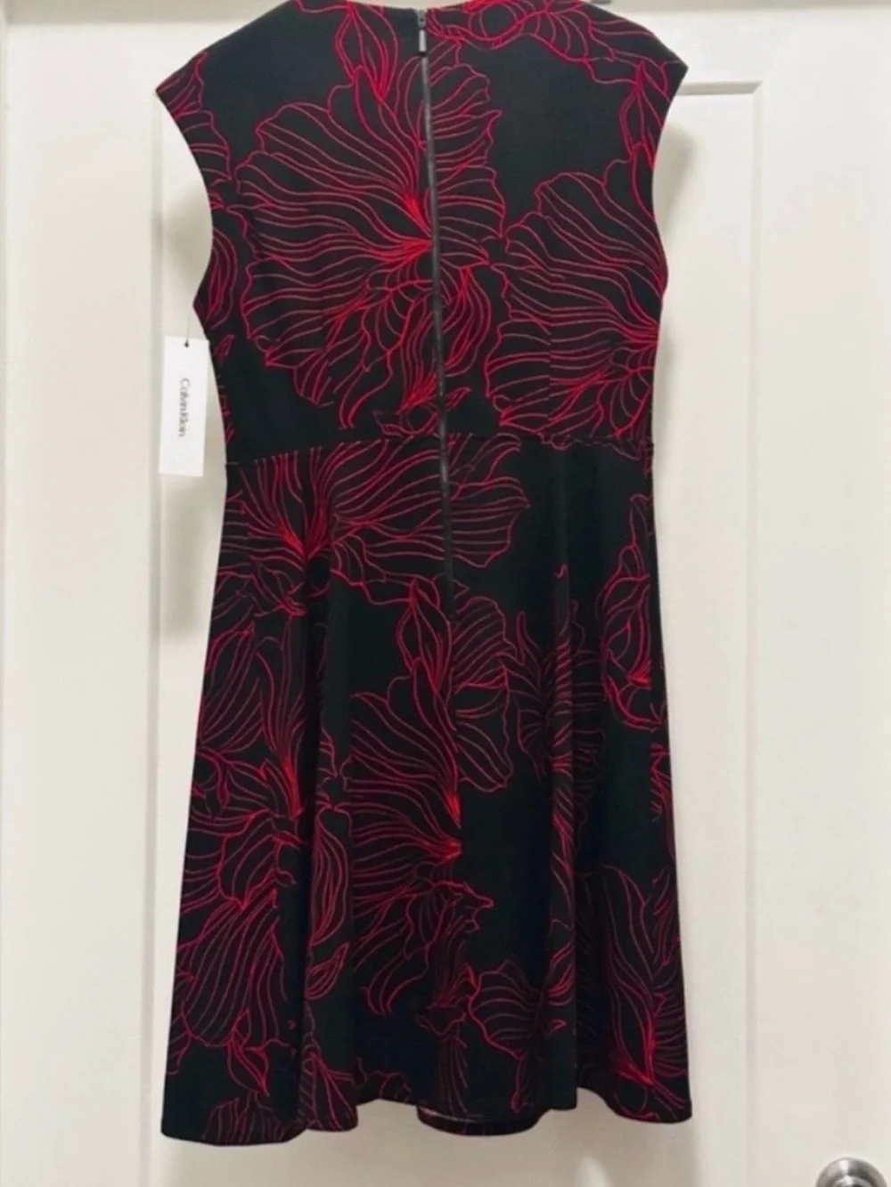 ❤️ NWT! Red and Black CALVIN KLEIN Floral Sleeveless Dress - Size 8